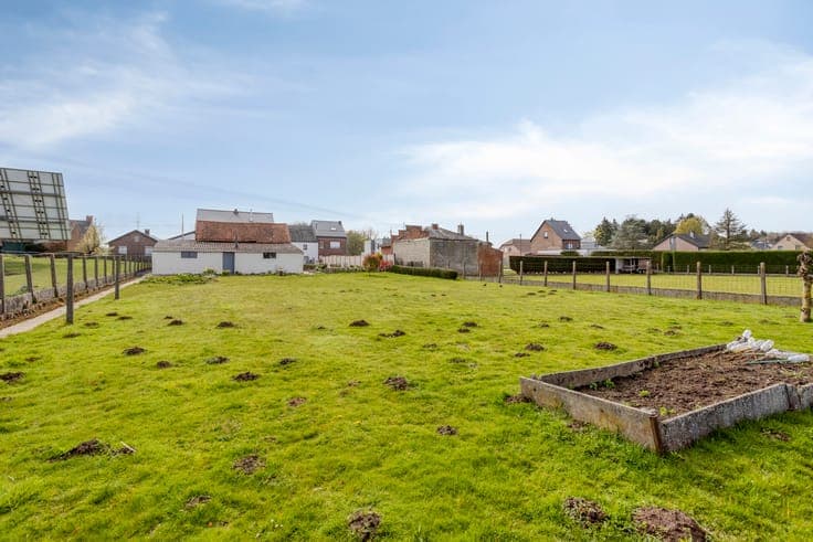 Country house with outbuildings on 16a in Waanrode