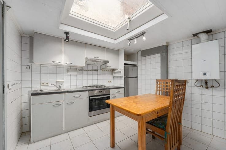House to renovate with 4 bedrooms in Ghent