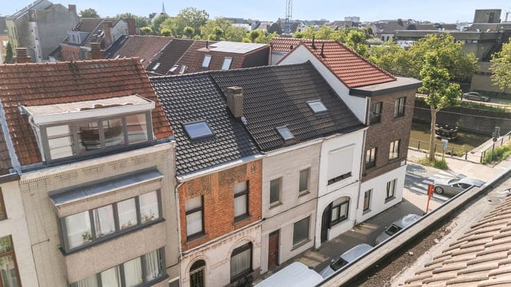 House to renovate with 4 bedrooms in Ghent