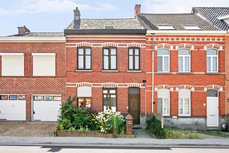 Charming, character-filled home with a sunny garden in Rons