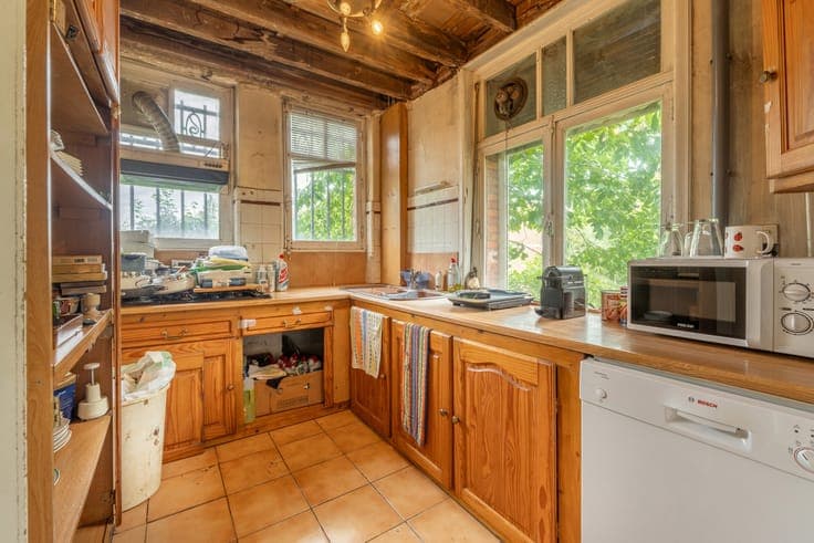 Forest – 5-Bedroom Home with Garden and Garage