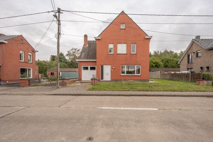 Te renoveren woning op ruim perceel te Hertsberge