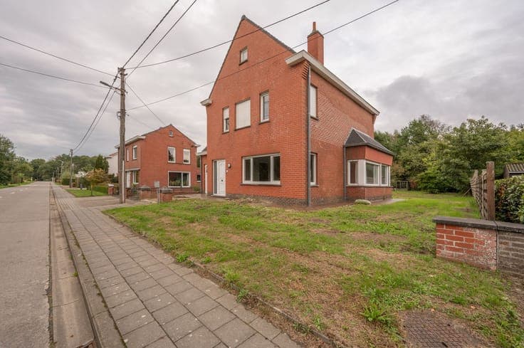 Te renoveren woning op ruim perceel te Hertsberge