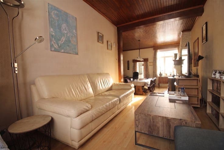 Te moderniseren ruime woning met stadstuintje - 4/5 slpks mo