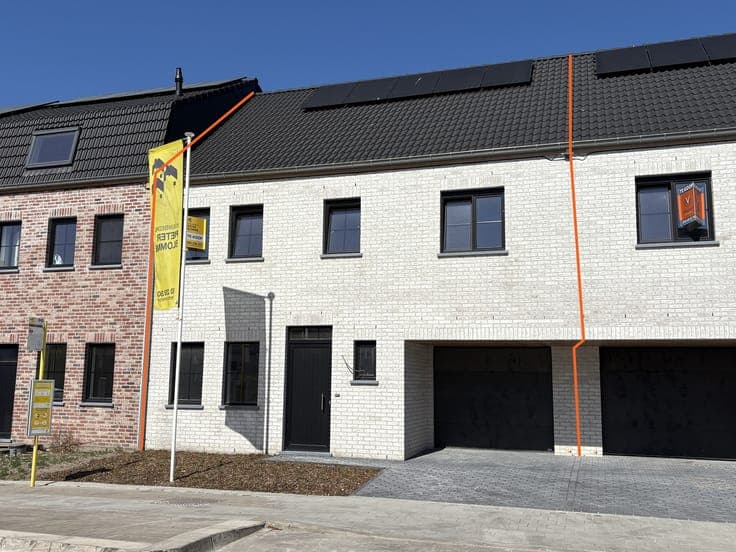 AFGEWERKTE nieuwbouwwoning met GARAGE en RUIME TUIN (opp....