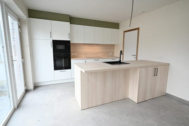 AFGEWERKTE nieuwbouwwoning met GARAGE en RUIME TUIN (opp....