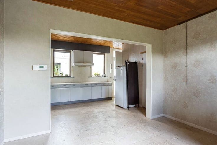 To Renovate House with 3 Bedrooms and Attic in Bissegem