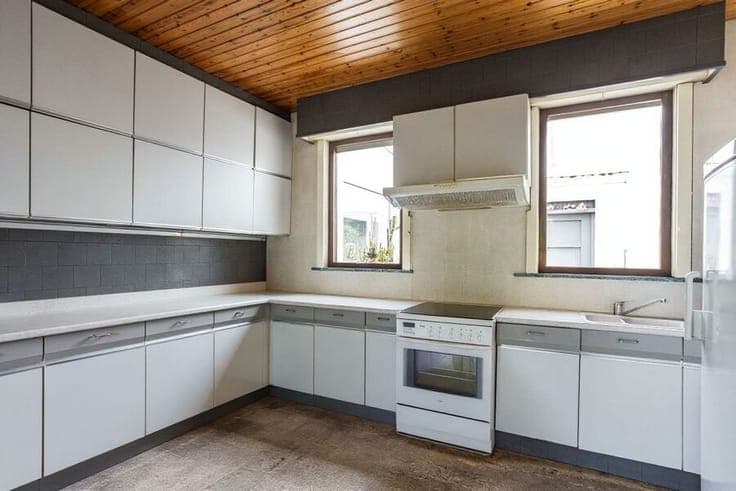 To Renovate House with 3 Bedrooms and Attic in Bissegem