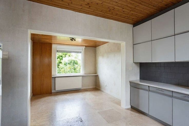To Renovate House with 3 Bedrooms and Attic in Bissegem