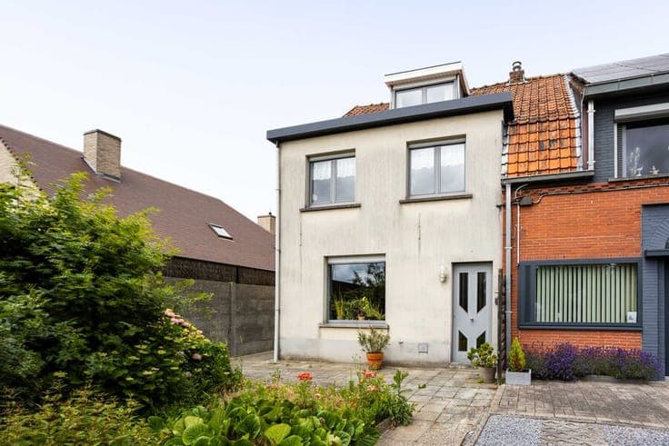 To Renovate House with 3 Bedrooms and Attic in Bissegem