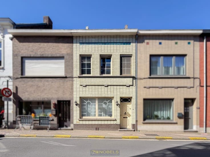 Te koop, Instapklare stadswoning met garage op toplocatie...