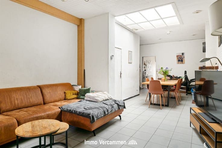 Te moderniseren woning met garage te Mechelen