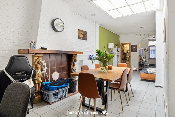Te moderniseren woning met garage te Mechelen