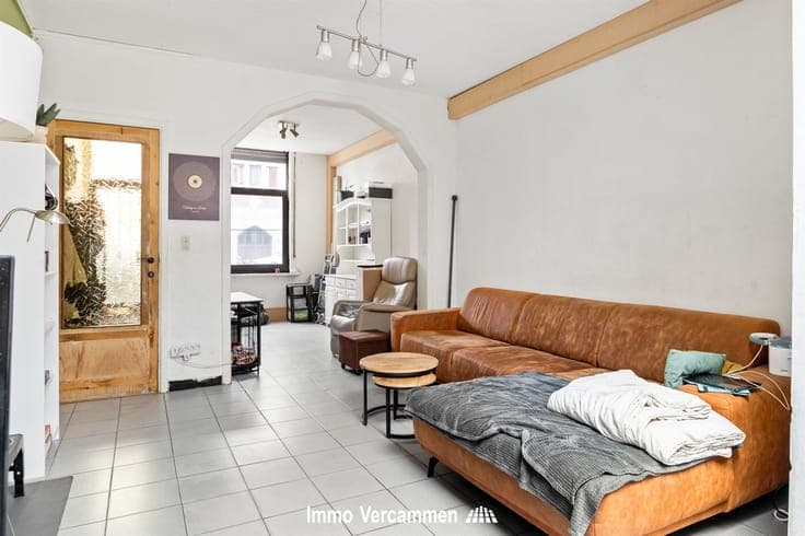 Te moderniseren woning met garage te Mechelen