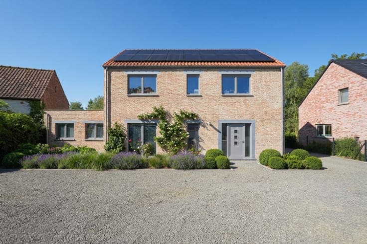 Exclusive villa : wellness area, residence, and pond views