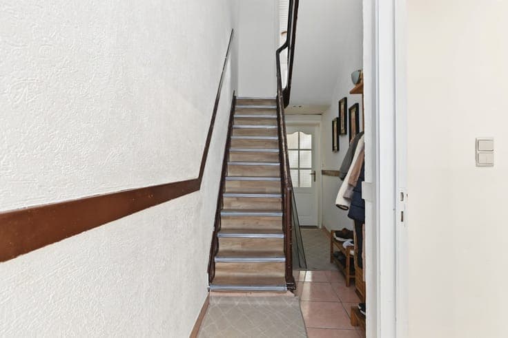 Te renoveren woning met 5 slaapkamers, 2 badkamers en rui...