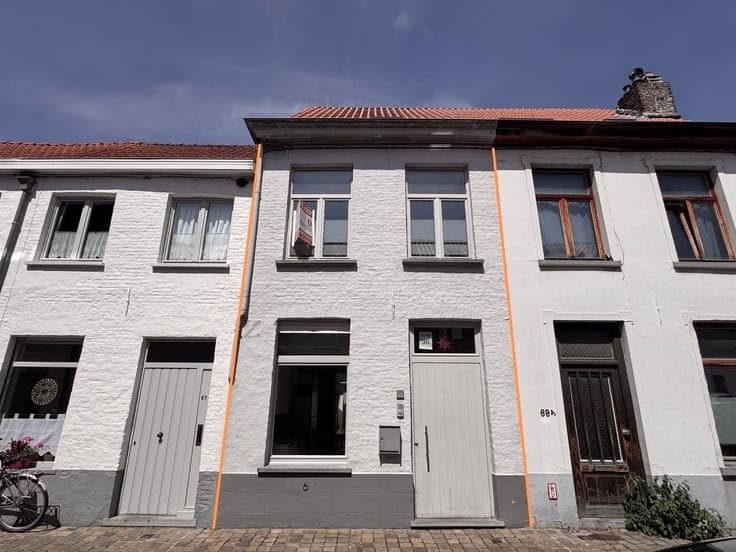 BRUGGE CENTRUM: LEUKE STADSWONING MET 3 SLPKS EN ZONNETER...