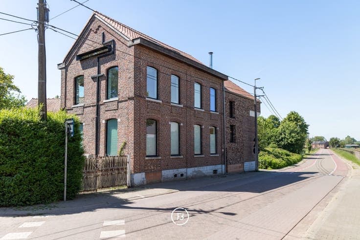 Exceptional rectory house