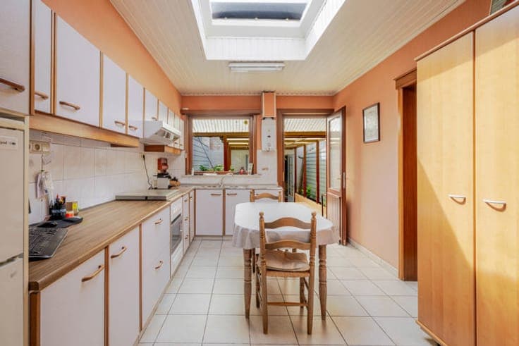 Versatile 4-bedroom house with garage in Ghent