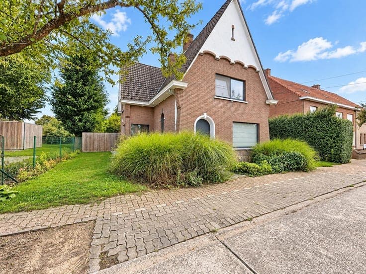 Detached house on a 1,034 m² plot with 3 bedrooms and garage
