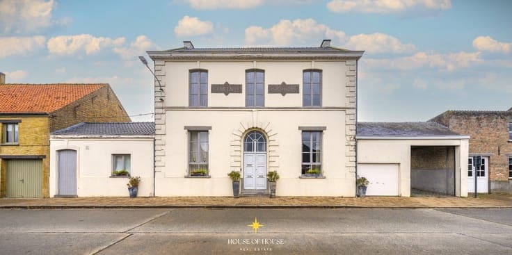 Exceptional property: Old municipal school in Pollinkhove...