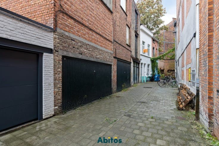 Exceptional renovation opportunity in a prime Ekkergem lo...