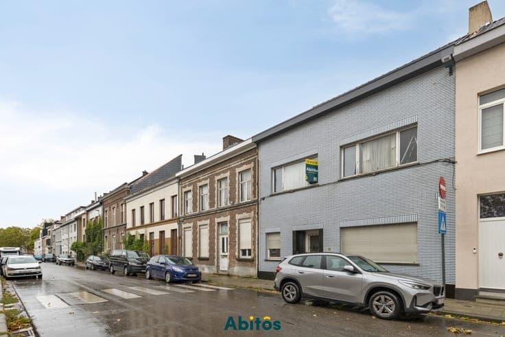Exceptional renovation opportunity in a prime Ekkergem lo...