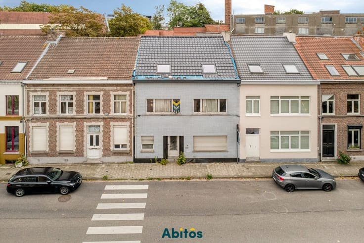 Exceptional renovation opportunity in a prime Ekkergem lo...