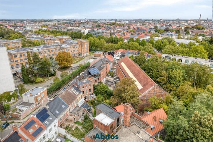 Exceptional renovation opportunity in a prime Ekkergem lo...
