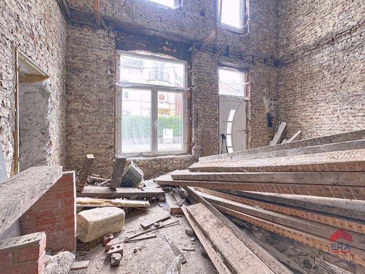 2 single-family homes to renovate in Charleroi