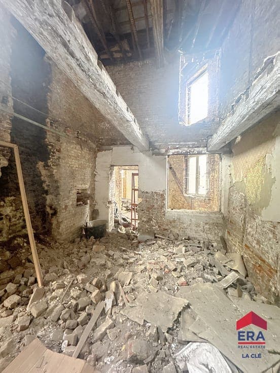 2 single-family homes to renovate in Charleroi