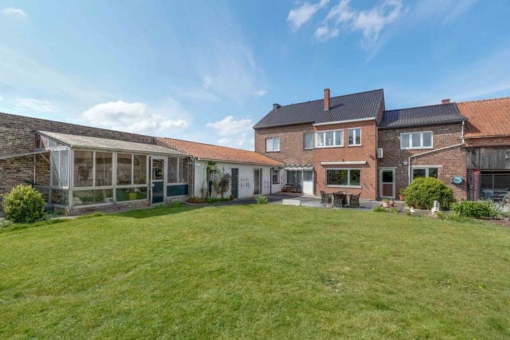 Family home for sale in Linter