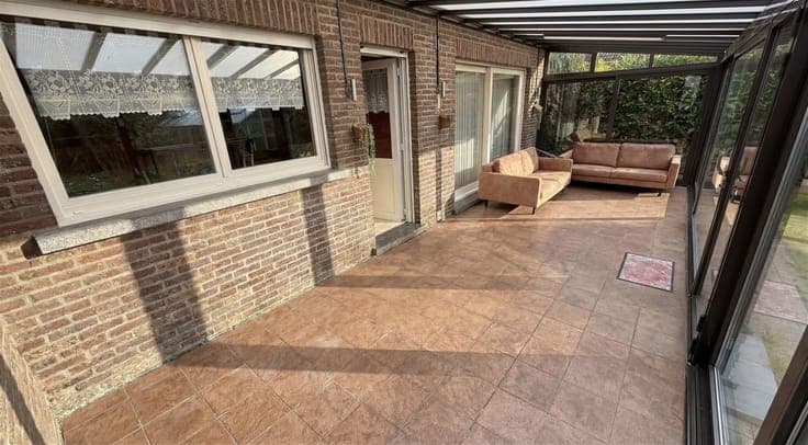 READY TO MOVE IN VILLA WITH GARDEN AND GARAGE IN ZOTTEGEM