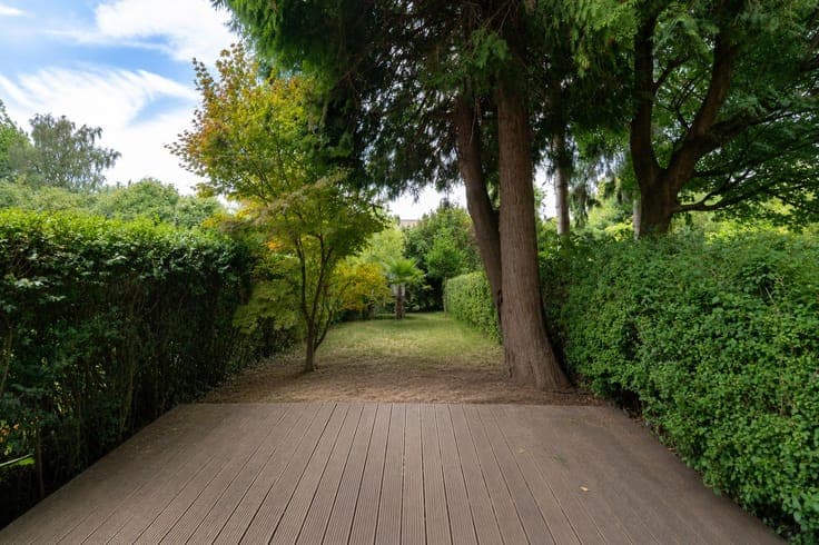 4-BEDROOM HOUSE WITH GARDEN AND GARAGE