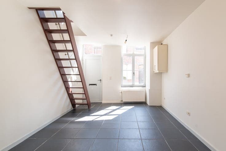 Comfortably located amidst the Sand/station and Beguinage,
