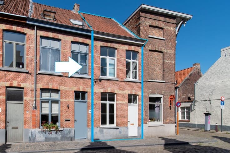 Comfortably located amidst the Sand/station and Beguinage,