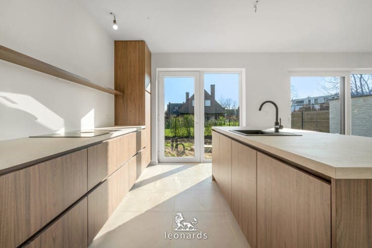 Modern and countrysidestyle homes near the centre of Waregem