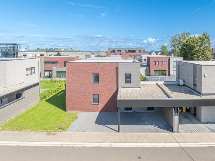 Beautiful 4-front houses on the "Crisnée Demain" website