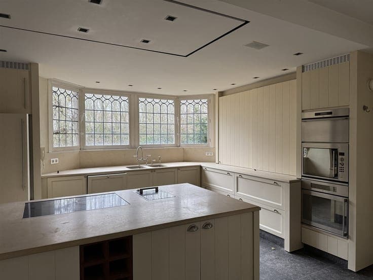 Characterful country house to be renovated on approximately