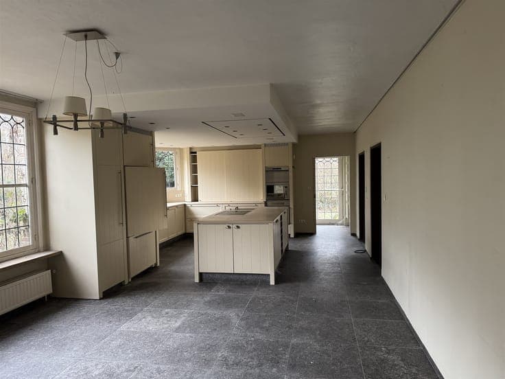 Characterful country house to be renovated on approximately