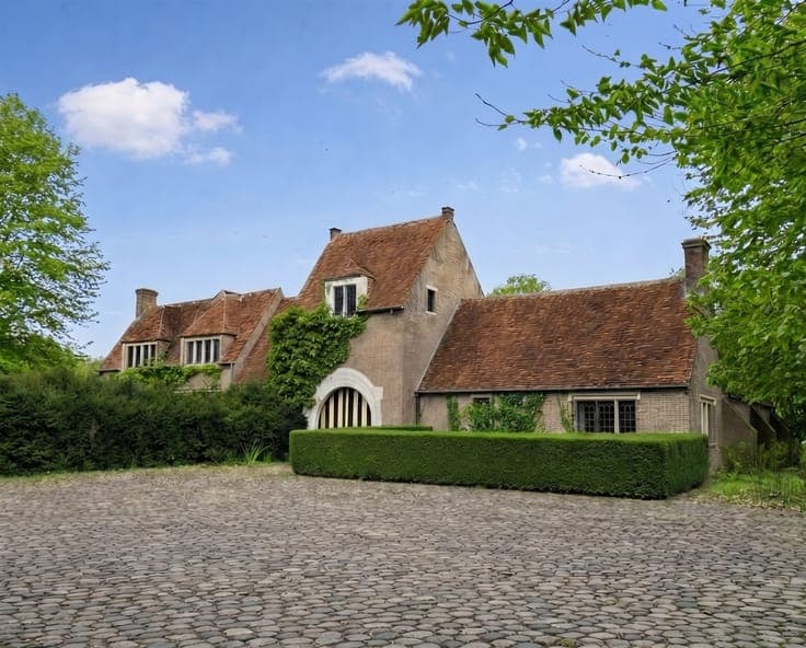 Characterful country house to be renovated on approximately