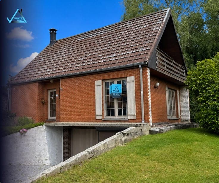 Charming detached house with garden in a quiet setting.
