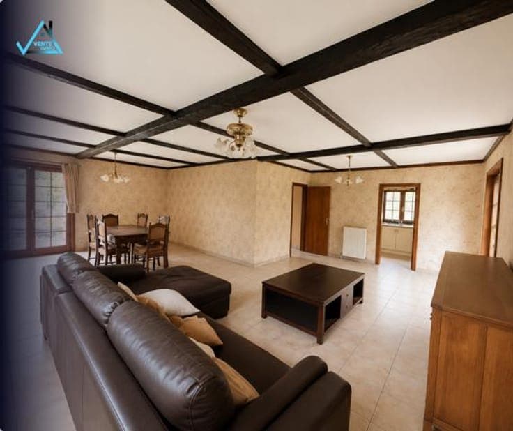Charming detached house with garden in a quiet setting.