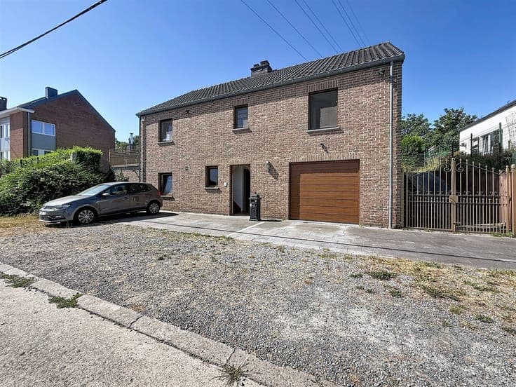 Maison idéalement située entre commodités et espaces verts