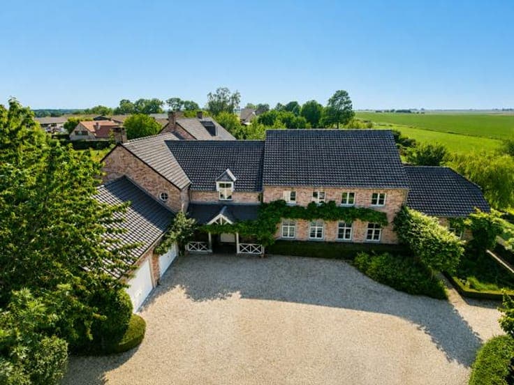 Exceptional Property with Swimming Pool and Views over a Nat
