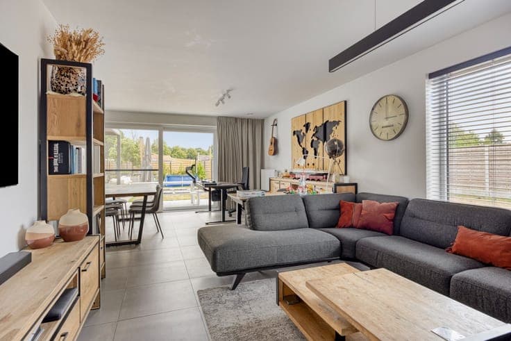 Recente energiezuinige halfopen woning met 4 slaapkamers ...