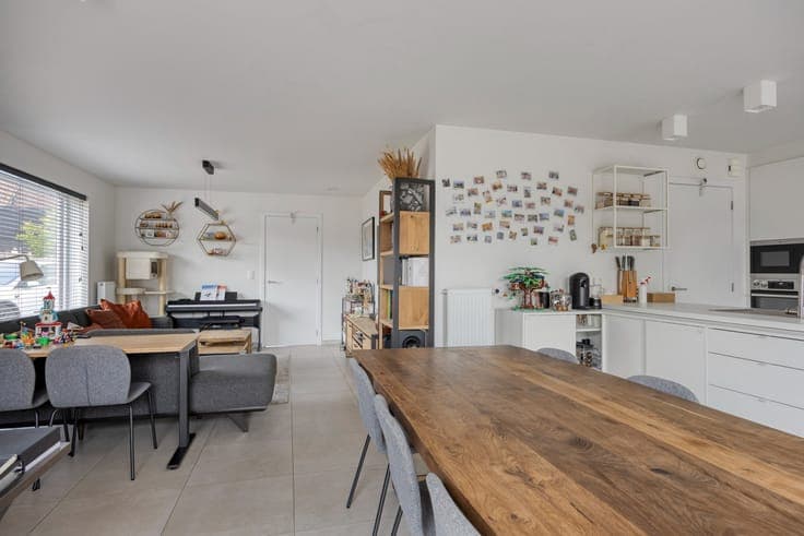 Recente energiezuinige halfopen woning met 4 slaapkamers ...