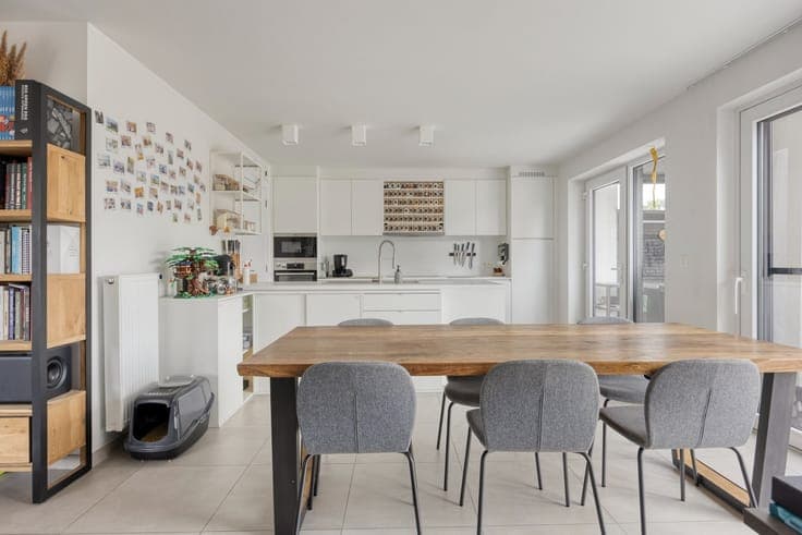Recente energiezuinige halfopen woning met 4 slaapkamers ...
