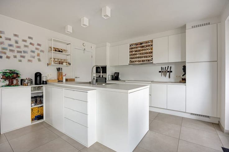 Recente energiezuinige halfopen woning met 4 slaapkamers ...