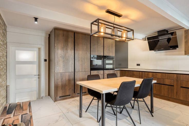 Two-façade house with garden in the heart of Strombeek